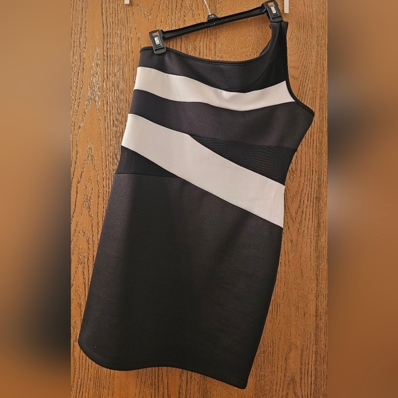 Charlotte Russe Dresses & Skirts - Charlotte Russe one shoulder black & white dress w/ mesh panels XLarge EUC